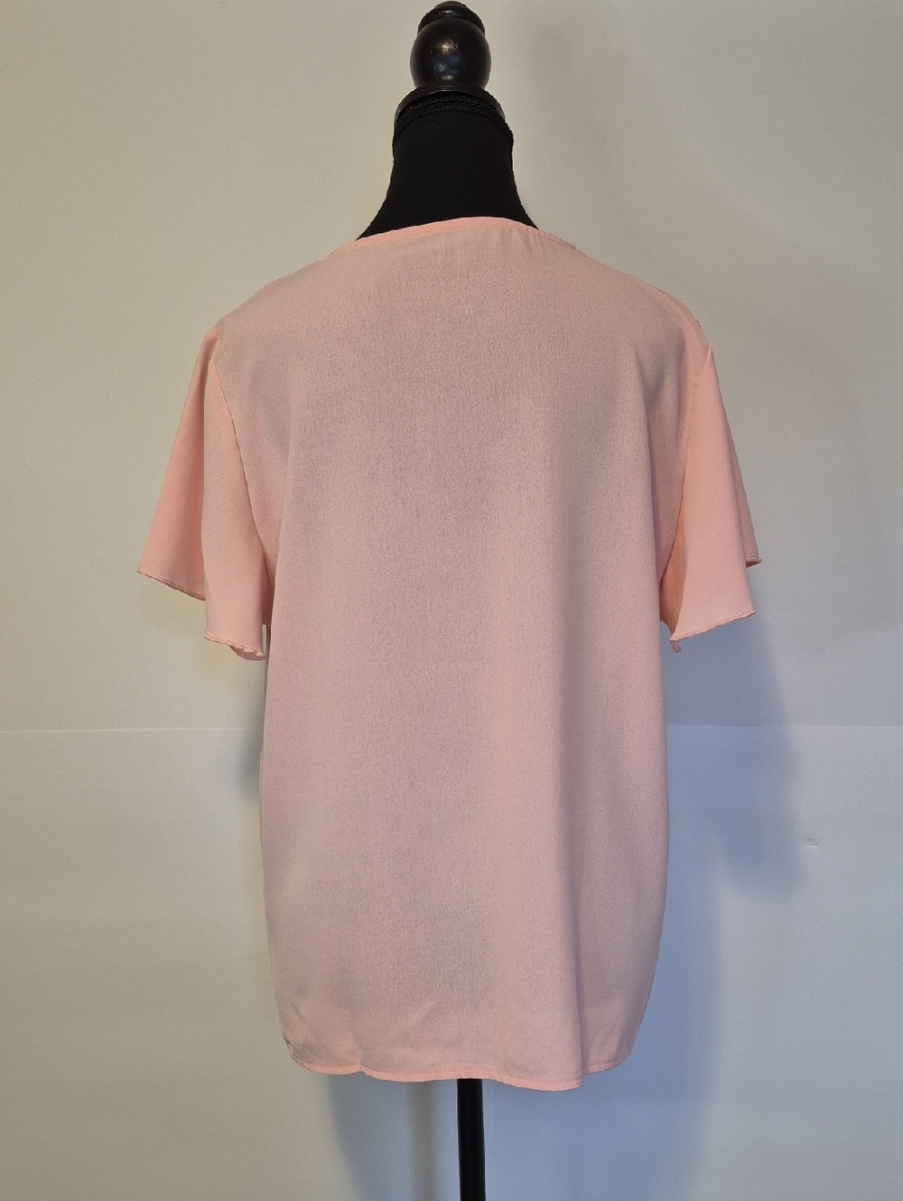 NWOT - Women’s Flutter Sleeve V-Neck Blouse - Pink - L - Picture 2 of 6